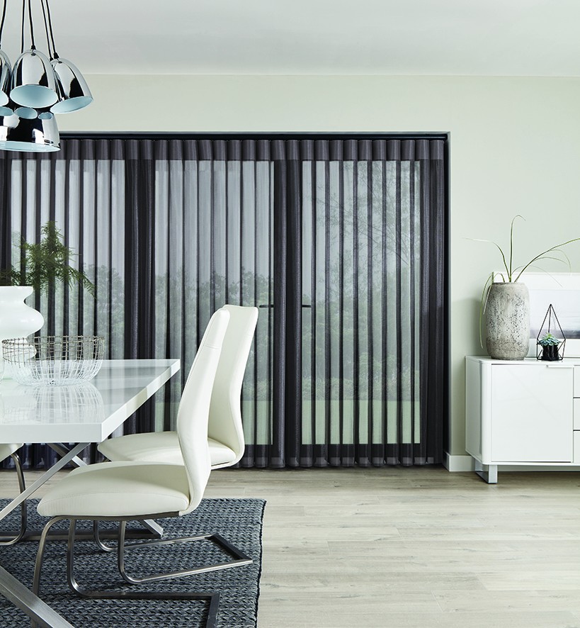 Pewter allusion blind, close view in a dining room